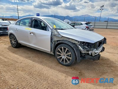 Czwarte zdjęcie samochodu z boku: 2017 VOLVO S60 PREMIER VIN:LYV402HK4HB153210 - miniatura