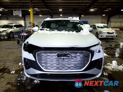 Piąte zdjęcie samochodu w środku: 2023 AUDI Q4 E-TRON PREMIUM PLUS VIN:WA1L2BFZXPP039229 - miniatura