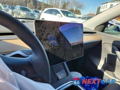 Zdjęcie 9 z 13 samochodu: 2021 TESLA MODEL Y VIN:5YJYGDEE1MF258691 - miniatura