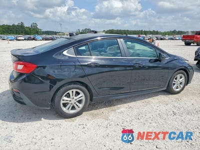 Trzecie zdjęcie samochodu z tyłu: 2018 CHEVROLET CRUZE LT VIN:1G1BE5SM5J7190631 - miniatura