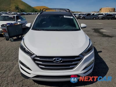 Piąte zdjęcie samochodu w środku: 2017 HYUNDAI TUCSON VALUE VIN:KM8J33A2XHU569452 - miniatura