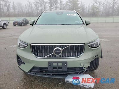 Piąte zdjęcie samochodu w środku: 2025 VOLVO XC40 CORE VIN:YV4L12UJ2S2468924 - miniatura