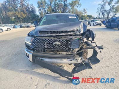 Piąte zdjęcie samochodu w środku: 2020 TOYOTA TUNDRA SR5 VIN:5TFDY5F11LX886543 - miniatura