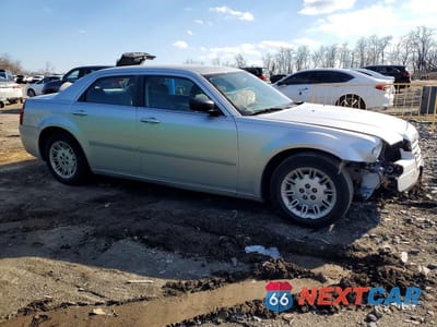 Czwarte zdjęcie samochodu z boku: 2006 CHRYSLER 300 VIN:2C3KA43R96H509889 - miniatura