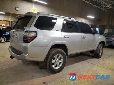 Trzecie zdjęcie samochodu z tyłu: 2018 TOYOTA 4RUNNER SR5 VIN:JTEBU5JR2J5524144 - miniatura