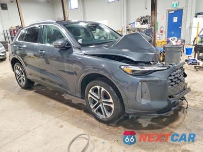 Czwarte zdjęcie samochodu z boku: 2025 AUDI Q5 PREMIUM VIN:WA11AAGU3S2024942 - miniatura