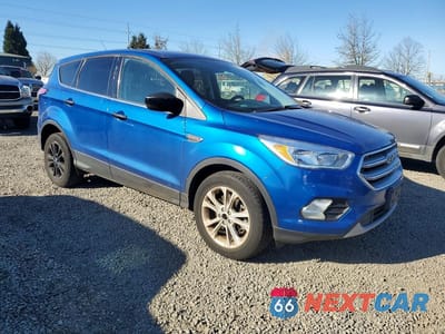 Czwarte zdjęcie samochodu z boku: 2017 FORD ESCAPE SE VIN:1FMCU9G97HUB04317 - miniatura