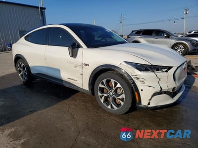 Czwarte zdjęcie samochodu z boku: 2021 FORD MUSTANG MACH-E PREMIUM VIN:3FMTK3SU3MMA26793 - miniatura