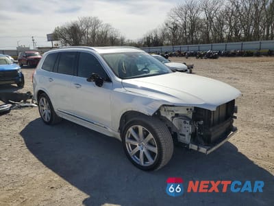 Czwarte zdjęcie samochodu z boku: 2018 VOLVO XC90 T6 VIN:YV4A22PL3J1364139 - miniatura