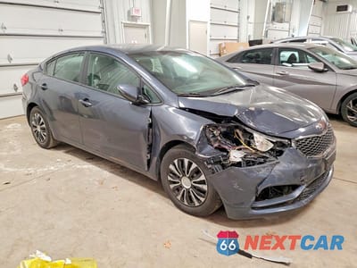 Czwarte zdjęcie samochodu z boku: 2016 KIA FORTE LX VIN:KNAFX4A60G5521214 - miniatura