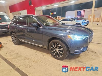 Czwarte zdjęcie samochodu z boku: 2018 VOLVO XC60 T5 INSCRIPTION VIN:YV4102RL9J1027882 - miniatura
