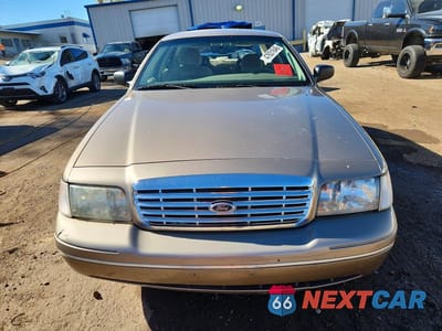 Piąte zdjęcie samochodu w środku: 2004 FORD CROWN VICTORIA LX VIN:2FAFP74W04X171468 - miniatura