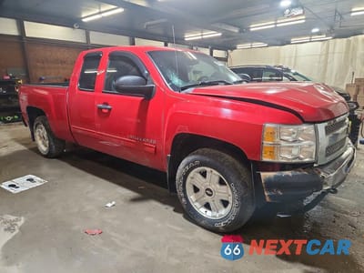 Czwarte zdjęcie samochodu z boku: 2013 CHEVROLET SILVERADO K1500 LT VIN:1GCRKSE79DZ145266 - miniatura