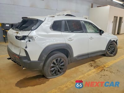 Trzecie zdjęcie samochodu z tyłu: 2026 MAZDA CX-50 PREFERRED VIN:7MMVABBL7TN462049 - miniatura