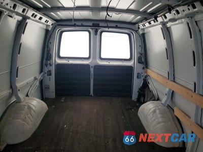 Zdjęcie 10 z 13 samochodu: 2017 GMC SAVANA G2500 VIN:1GTW7AFF0H1915735 - miniatura