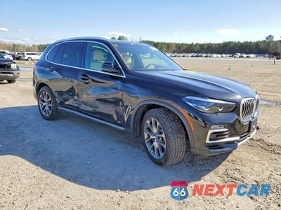 Czwarte zdjęcie samochodu z boku: 2021 BMW X5 SDRIVE 40I VIN:5UXCR4C06M9E01397 - miniatura