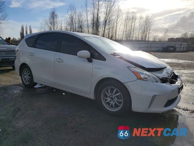 Czwarte zdjęcie samochodu z boku: 2014 TOYOTA PRIUS V THREE VIN:JTDZN3EU2E3355828 - miniatura