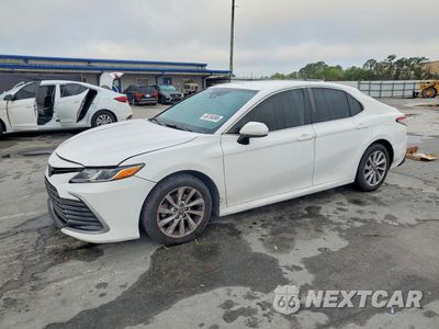 2021 TOYOTA CAMRY LE 4T1C11AK9MU480808 - główne zdjęcie licytacji z USA - miniatura