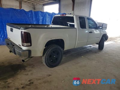 Trzecie zdjęcie samochodu z tyłu: 2011 GMC SIERRA C1500 VIN:1GTR1TEXXBZ101119 - miniatura