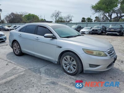 Czwarte zdjęcie samochodu z boku: 2010 FORD TAURUS LIMITED VIN:1FAHP2FW3AG143335 - miniatura