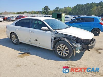Czwarte zdjęcie samochodu z boku: 2015 VOLKSWAGEN PASSAT S VIN:1VWAS7A36FC013940 - miniatura