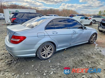 Trzecie zdjęcie samochodu z tyłu: 2013 MERCEDES-BENZ C 300 4MATIC VIN:WDDGF8AB0DR249692 - miniatura