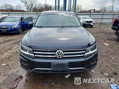Piąte zdjęcie samochodu w środku: 2018 VOLKSWAGEN TIGUAN VIN:3VV2B7AX2JM075211 - miniatura