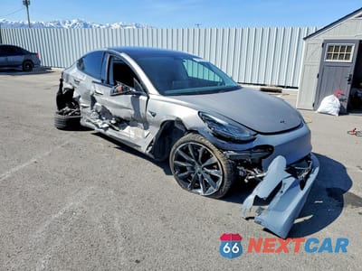 Czwarte zdjęcie samochodu z boku: 2018 TESLA MODEL 3 VIN:5YJ3E1EB5JF070689 - miniatura