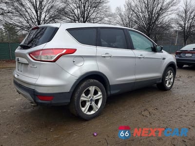 Trzecie zdjęcie samochodu z tyłu: 2016 FORD ESCAPE SE VIN:1FMCU0GX4GUB04204 - miniatura