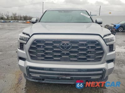Piąte zdjęcie samochodu w środku: 2025 TOYOTA SEQUOIA PLATINUM VIN:7SVAAABA1SX054274 - miniatura