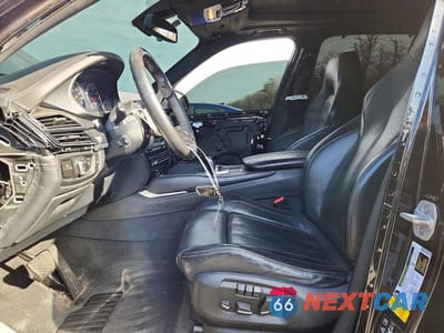 Zdjęcie 7 z 13 samochodu: 2018 BMW X5 M VIN:5YMKT6C5XJ0Y83186 - miniatura