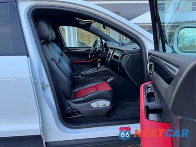 Piąte zdjęcie samochodu w środku: 2017 PORSCHE MACAN VIN:WP1AA2A52HLB83627 - miniatura