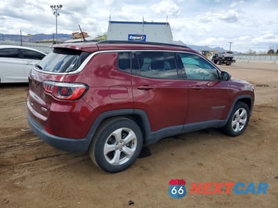 Trzecie zdjęcie samochodu z tyłu: 2020 JEEP COMPASS LATITUDE VIN:3C4NJCBB9LT225110 - miniatura