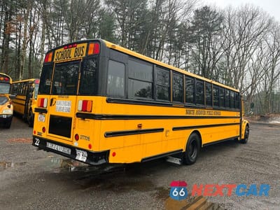 Czwarte zdjęcie samochodu z boku: 2015 FREIGHTLINER CHASSIS B2B VIN:4UZABRDU1FCGJ8501 - miniatura