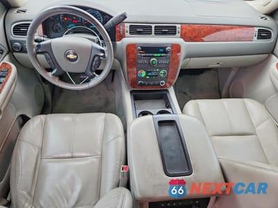 Zdjęcie 8 z 13 samochodu: 2009 CHEVROLET SUBURBAN C1500 LT VIN:1GNFC26039R303522 - miniatura