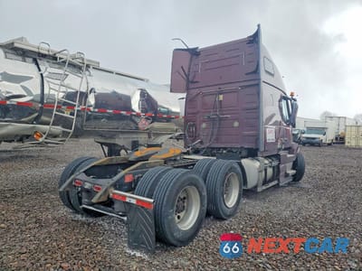 Czwarte zdjęcie samochodu z boku: 2016 VOLVO VN VNL VIN:4V4NC9EH4GN961492 - miniatura