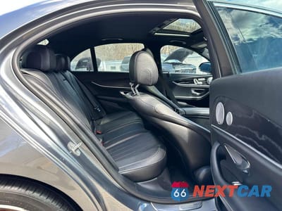 Zdjęcie 7 z 10 samochodu: 2018 MERCEDES-BENZ E 400 4MATIC VIN:WDDZF6GB8JA360831 - miniatura