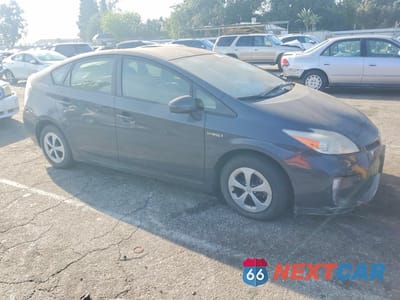 Czwarte zdjęcie samochodu z boku: 2012 TOYOTA PRIUS THREE VIN:JTDKN3DU0C1610603 - miniatura