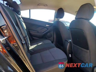 Zdjęcie 10 z 12 samochodu: 2016 KIA FORTE LX VIN:KNAFX4A63G5549217 - miniatura