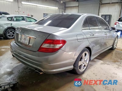 Trzecie zdjęcie samochodu z tyłu: 2011 MERCEDES-BENZ C 300 4MATIC VIN:WDDGF8BB4BR149025 - miniatura