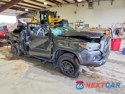 Czwarte zdjęcie samochodu z boku: 2017 TOYOTA TACOMA SR5 V6 VIN:3TMCZ5AN3HM079182 - miniatura