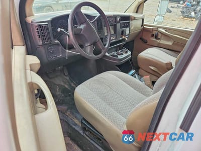 Zdjęcie 8 z 13 samochodu: 2005 CHEVROLET EXPRESS UTILITY / SERVICE TRUCK VIN:1GBJG31U751143665 - miniatura