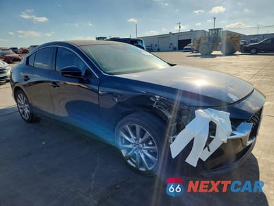 Czwarte zdjęcie samochodu z boku: 2019 MAZDA 3 PREFERRED VIN:3MZBPADL4KM106950 - miniatura