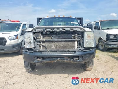 Piąte zdjęcie samochodu w środku: 2016 FORD F450 SUPER DUTY FLATBED TRUCK VIN:1FDUF4GT1GED38572 - miniatura
