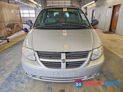 Piąte zdjęcie samochodu w środku: 2007 DODGE GRAND CARAVAN SXT VIN:2D4GP44LX7R357050 - miniatura