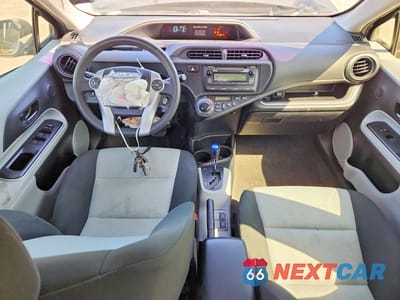 Zdjęcie 8 z 11 samochodu: 2014 TOYOTA PRIUS C TWO VIN:JTDKDTB30E1565002 - miniatura