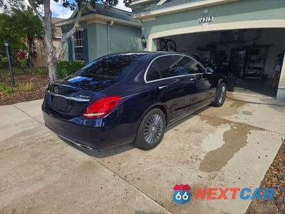 Czwarte zdjęcie samochodu z boku: 2015 MERCEDES-BENZ C 300 4MATIC VIN:55SWF4KB5FU014001 - miniatura