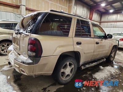 Trzecie zdjęcie samochodu z tyłu: 2006 CHEVROLET TRAILBLAZER LS VIN:1GNDT13SX62327098 - miniatura