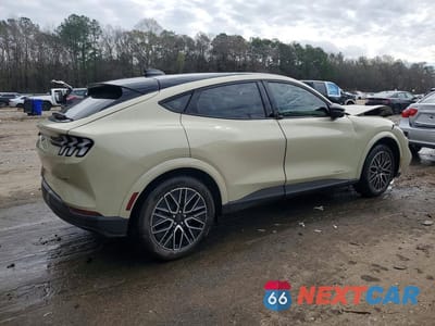Trzecie zdjęcie samochodu z tyłu: 2025 FORD MUSTANG MACH-E PREMIUM VIN:3FMTK3R75SMA54818 - miniatura