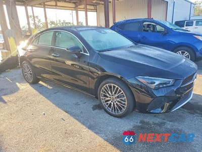 Czwarte zdjęcie samochodu z boku: 2025 MERCEDES-BENZ CLA 250 VIN:W1K5J4GB2SN498229 - miniatura